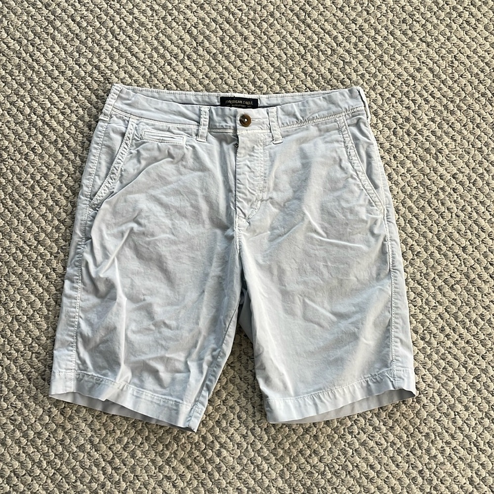 Men’s American Eagle 9” khaki shorts